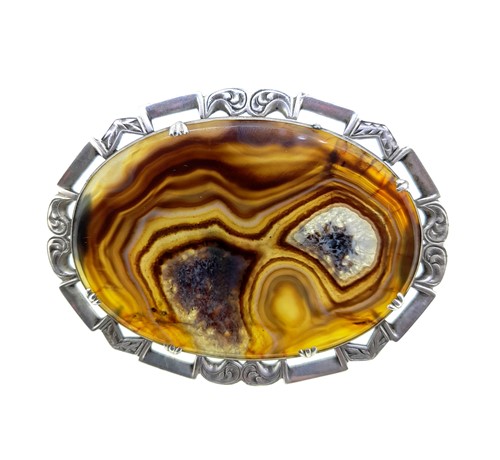 Lot 1 - A trio of agate brooches