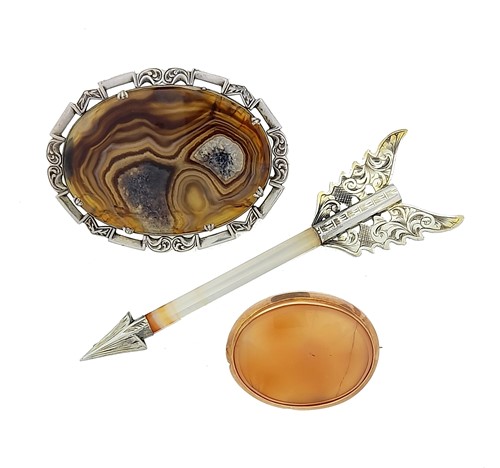 Lot 1 - A trio of agate brooches