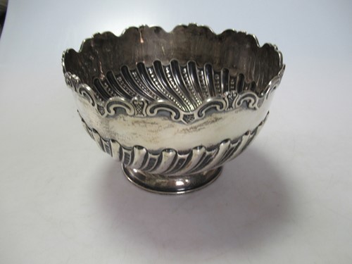Lot 216 - A silver pedestal rose bowl, 11.1ozt