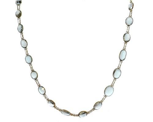 Lot 35 - An aquamarine set necklet