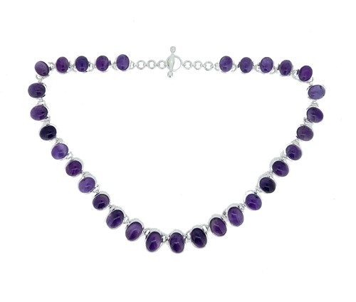 Lot 16 - An amethyst necklet