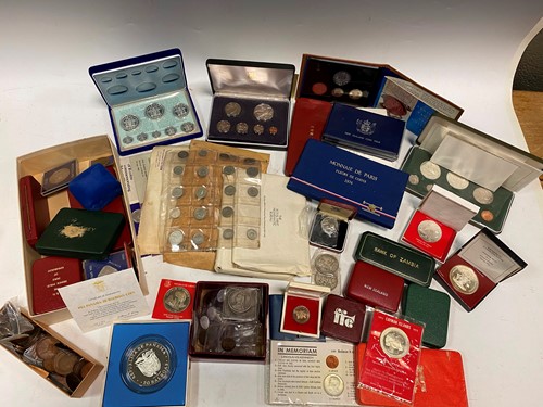 Lot 178 - A large collection of coins, mainly 20th...