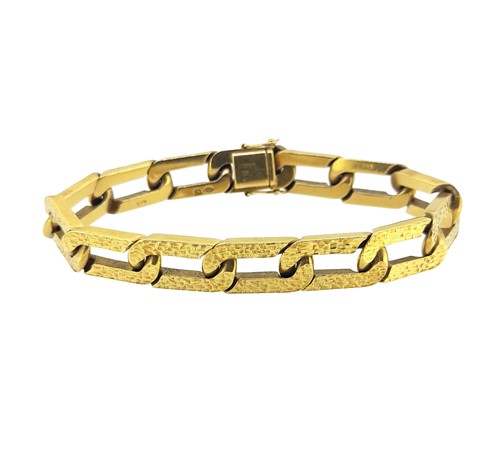 Lot 149 - Cartier - An 18ct gold curb link bracelet