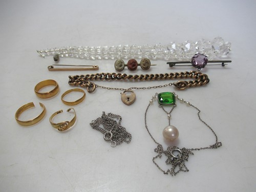 Lot 164 - A collection of jewellery including, three...