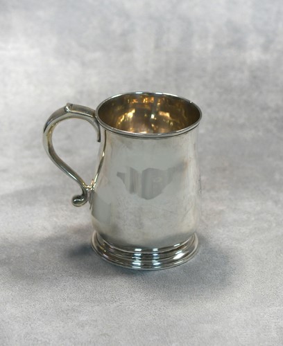 Lot 372 - A George II silver child's tankard