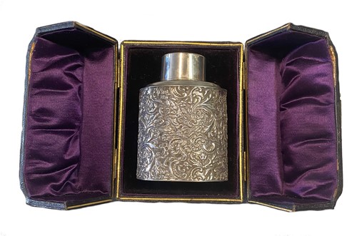 Lot 298 - A Victorian silver tea caddy canister