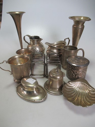 Lot 225 - A collection of silverware including...