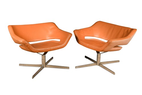 Lot 308 - Simon Pengelly for Hitch Mylius, a pair of HM85a tan leather and chrome swivel lounge chairs