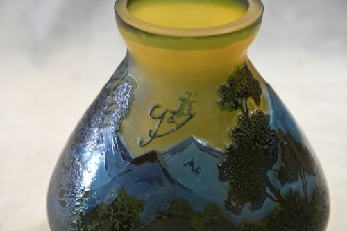 Lot 6 - Emile Gallé (French, 1846-1904), a cameo glass vase