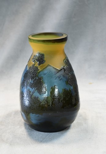 Lot 6 - Emile Gallé (French, 1846-1904), a cameo glass vase