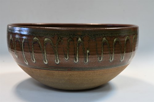 Lot 32 - A large Winchcombe Pottery stoneware bowl