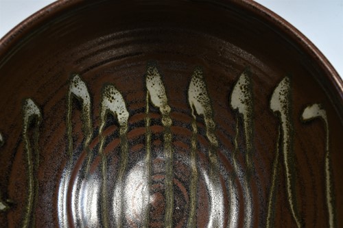 Lot 32 - A large Winchcombe Pottery stoneware bowl