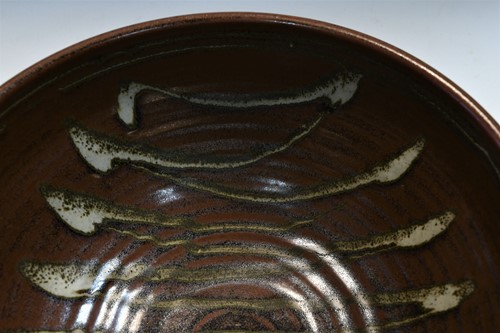 Lot 32 - A large Winchcombe Pottery stoneware bowl