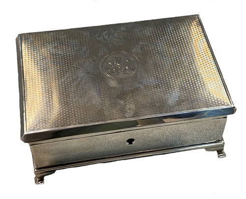 Lot 301 - A George V silver jewellery casket
