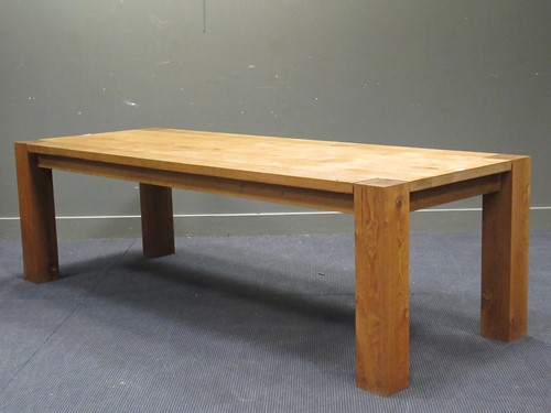 Lot 440 - A large contemporary oak E17dining table,...