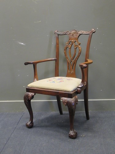 Lot 481 - A George II style mahogany armchair with...