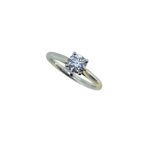 Lot 140 - A modern platinum diamond solitaire ring