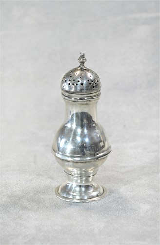 Lot 362 - A George II silver bun top spice caster