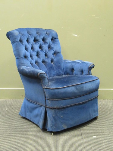 Lot 757 - A Victorian button back armchair, on four...