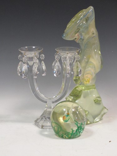 Lot 115 - A large Murano glass paperweight, probably by...