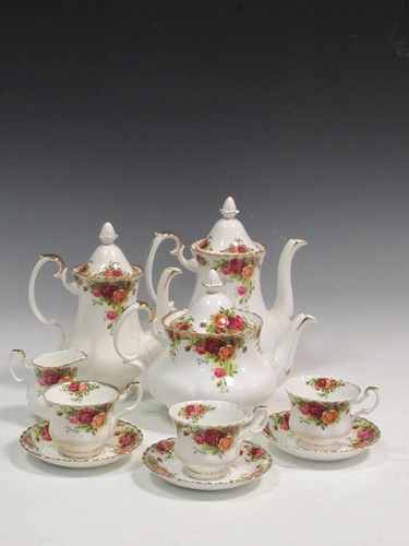 Lot 84 - A Royal Albert part tea service (qty)