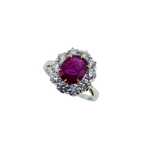Lot 189 - A ruby and diamond cluster ring