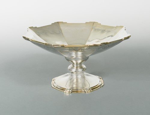 Lot 461 - A George V silver standing dish