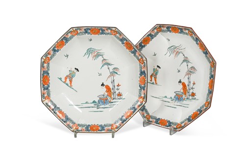Lot 421 - A pair of 18th century octagonal dishes, possibly Chelsea