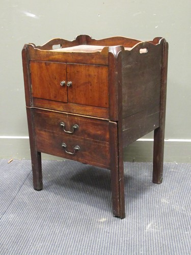 Lot 498 - A George III mahogany night cupboard/ bedside...