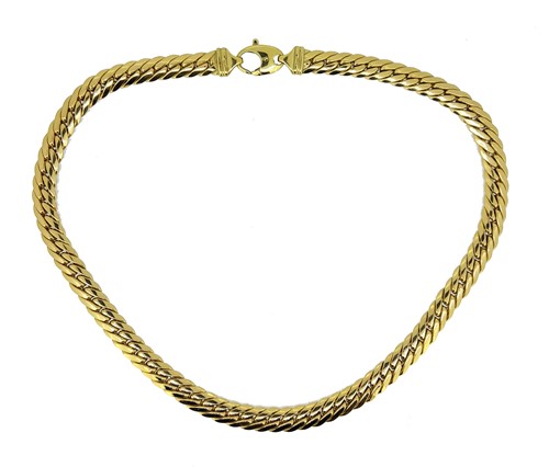 Lot 107 - A classic curb necklet