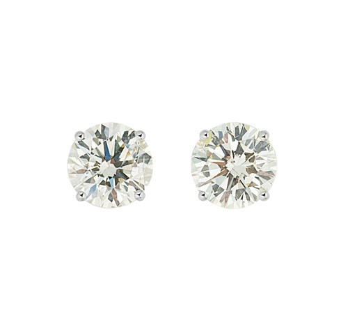 Lot 212 - A pair of diamond solitaire ear studs