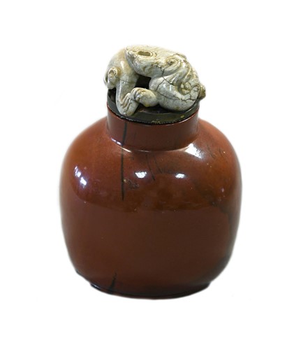 Lot 60 - A Chinese Agate glass large snuff bottle, Qing Dynasty 19th century