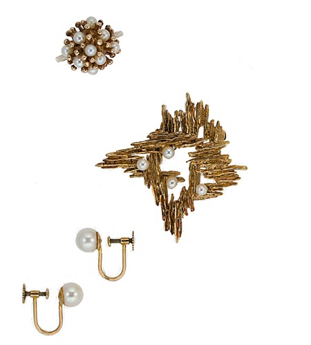 Lot 125 - A trio of pearl set jewels