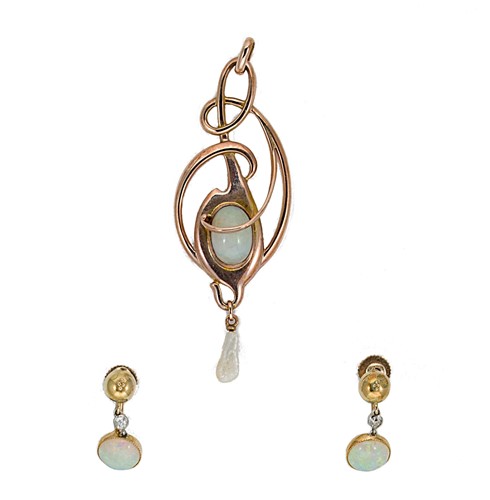 Lot 76 - An Art Nouveau opal pendant and ear pendants en-suite