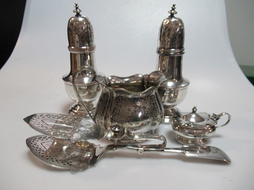 Lot 364 - A large collection of silver plated items...
