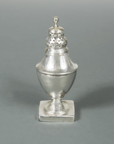 Lot 239 - A George III silver spice caster, 2.8ozt