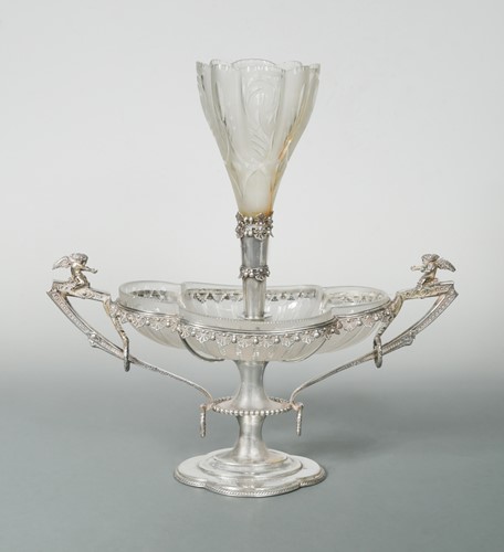 Lot 439 - An Edward VII silver and glass table centrepiece