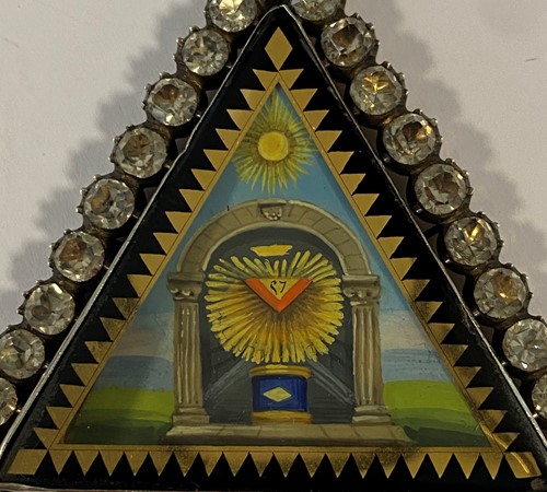 Lot 247 - A Georgian Masonic jewel, verso tests to at...