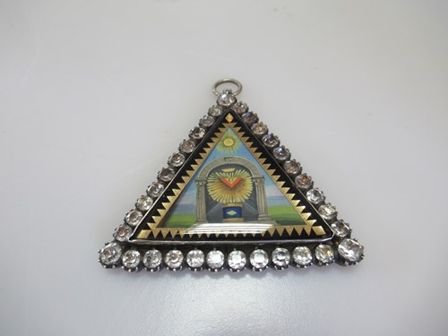 Lot 247 - A Georgian Masonic jewel, verso tests to at...