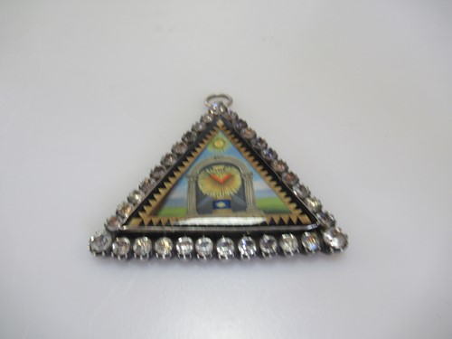 Lot 247 - A Georgian Masonic jewel, verso tests to at...