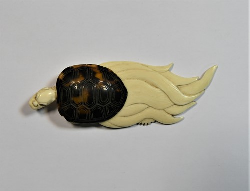 Lot 77 - A Japanese carved ivory rat and chick okimono, late Meiji Period, circa 1900