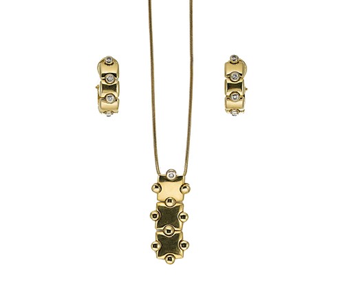 Lot 136 - A modern 18ct gold and diamond pendant and chain, with ear clips en suite