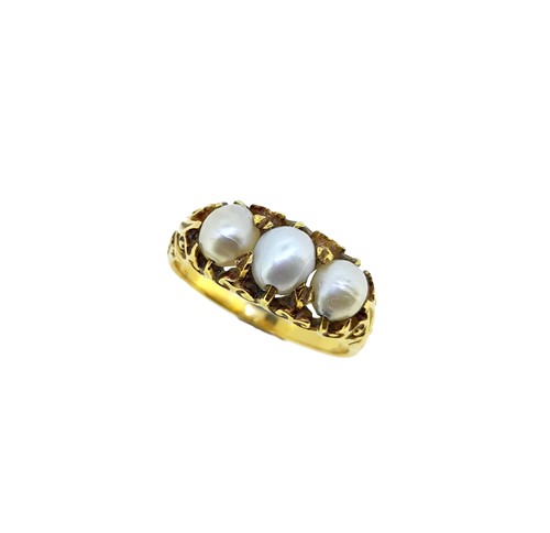 Lot 127 - An ornate pearl ring