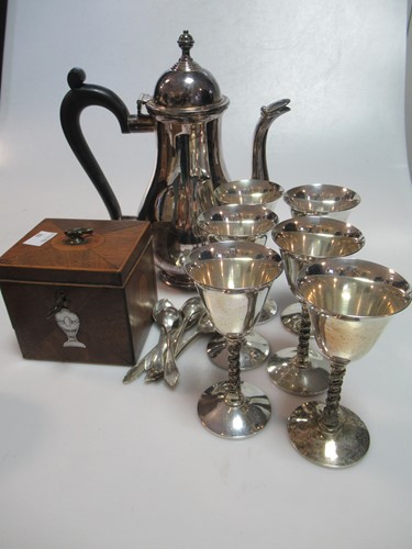 Lot 365 - Some cased silver flatware, 13.3ozt weighable,...