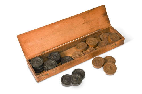 Lot 842 - A box of twenty-four pressed wood gaming counters