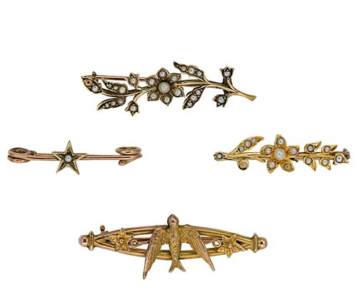 Lot 129 - A quartet of brooches