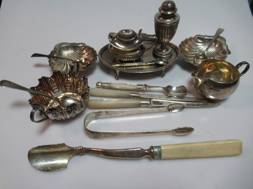 Lot 356 - A Georgian silver teapot stand, a silver...