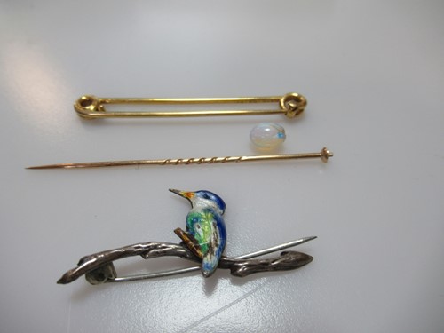 Lot 311 - A stock pin brooch, stamped '18CT' weight 2.4g,...
