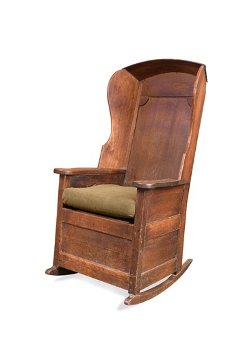 Lot 724 - An oak lambing rocking chair, 18th century