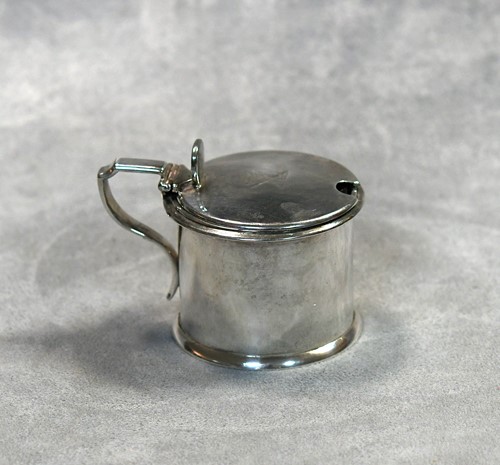 Lot 414 - A Victorian silver drum mustard
